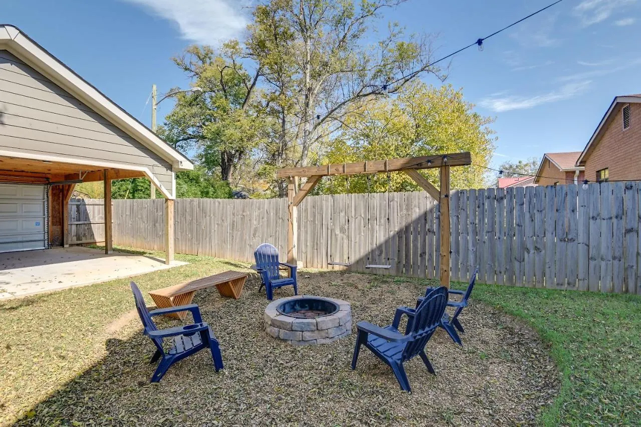 Vibrant Home With Deck, 2 Mi To Downtown Nashville! Vakantiehuis Nashville