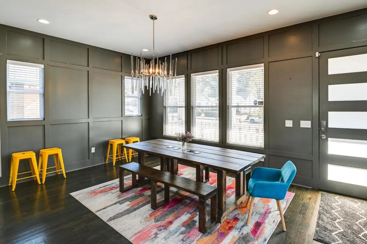 Vakantiehuis Vibrant Home With Deck, 2 Mi To Downtown Nashville! Verenigde Staten