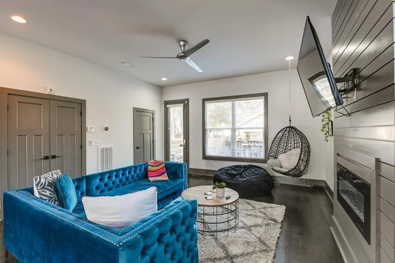 Vibrant Home With Deck, 2 Mi To Downtown Nashville!