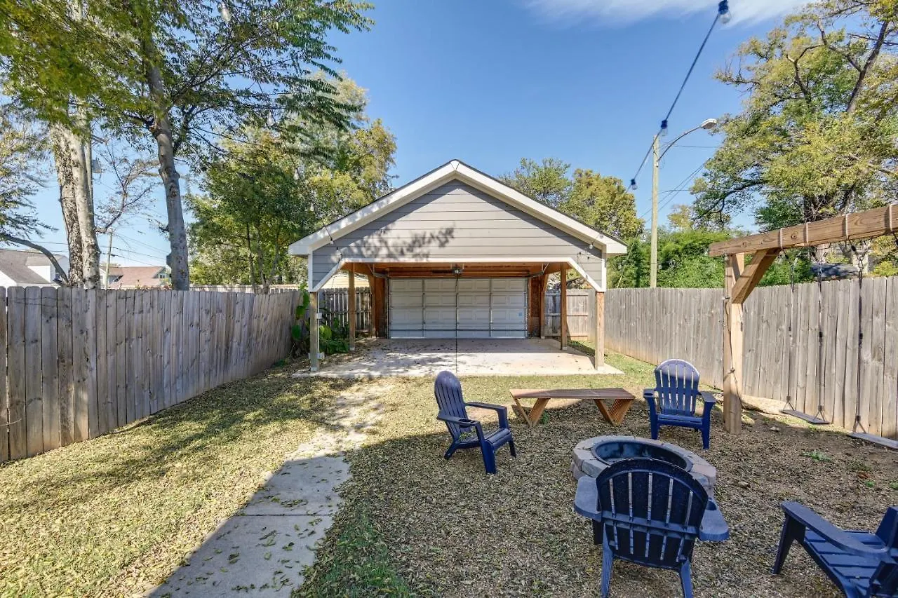 Vibrant Home With Deck, 2 Mi To Downtown Nashville! Nashville