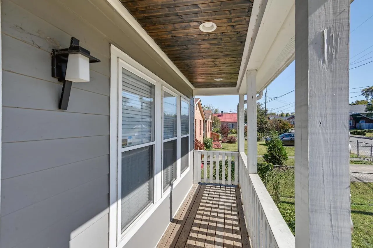 Vibrant Home With Deck, 2 Mi To Downtown Nashville! 0*, Nashville USA
