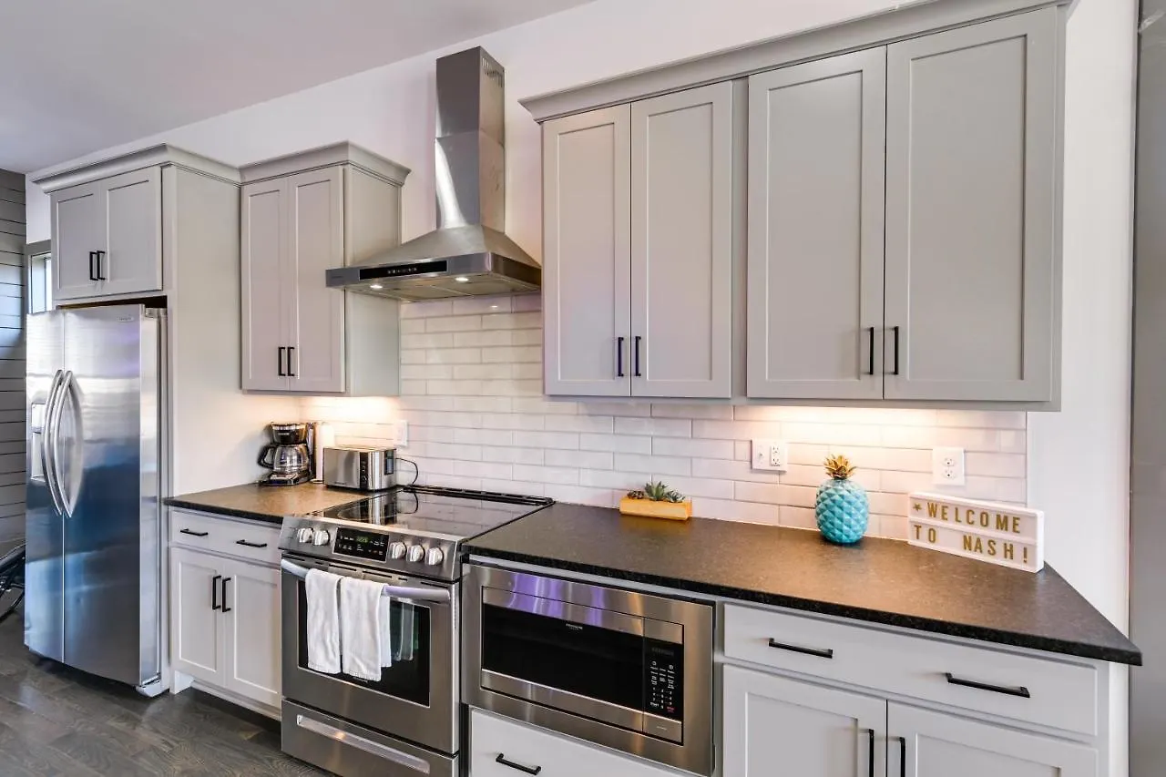 Ferienhaus Vibrant Home With Deck, 2 Mi To Downtown Nashville!